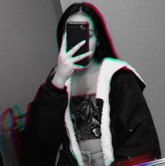 Meet your Posher, Stephanie - Picture 1 of 1